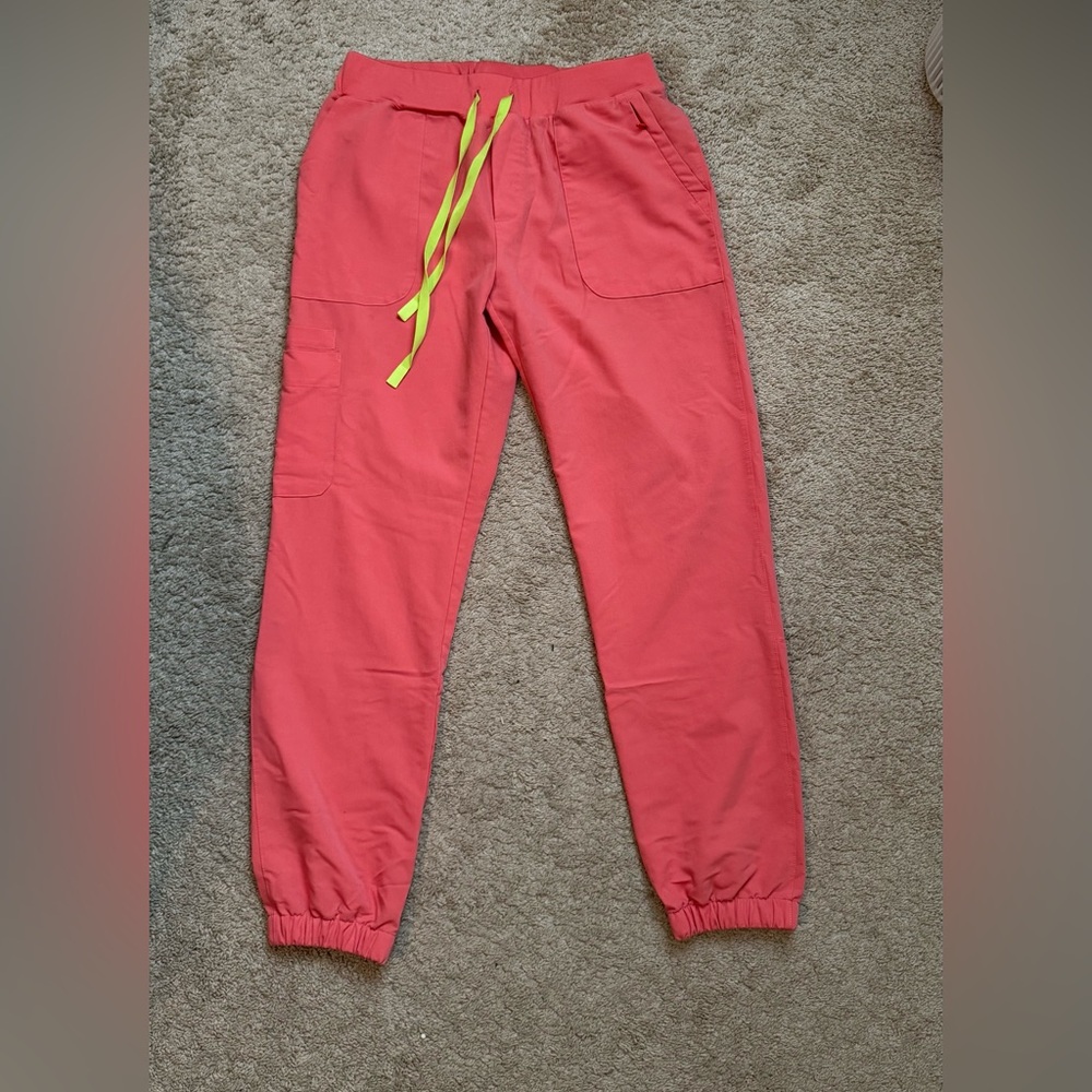 FIGS hot coral women’s medium joggers GUC